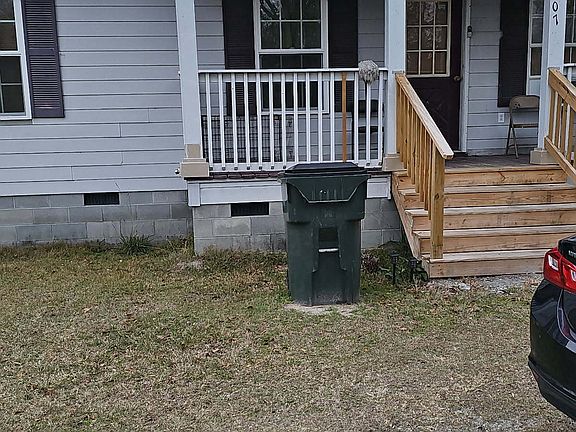 2nd image of 207 Fowler St