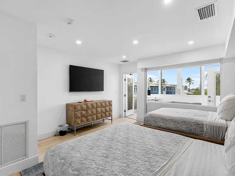 120 N Ocean Blvd #203 — Photo 44