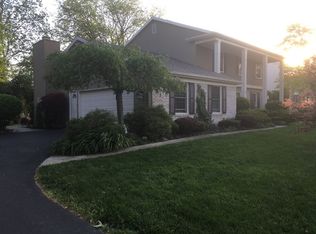 587 Oak Knoll Dr, Perrysburg, OH 43551