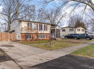 33238 Donnelly St, Garden City, MI 48135