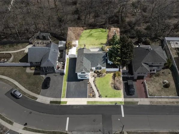 53 Elizabeth Drive, Bethpage, NY 11714