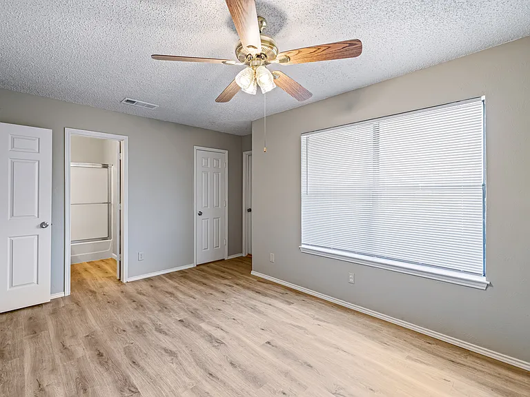 321 Gardenview St — Photo 6