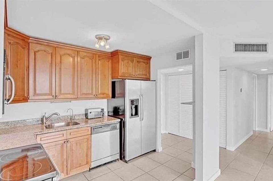 2nd image of 1421 S Ocean Blvd #Abc