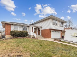 17754 Cherrywood Ln, Homewood, IL 60430