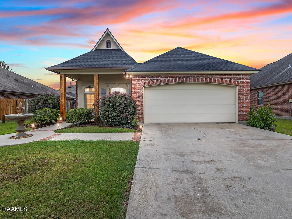 1st image of 211 Tall Oaks Ln