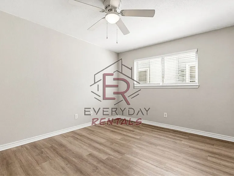1310 Goodhue Dr — Photo 14