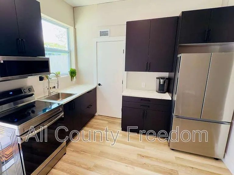 220 NW 126th St #B — Photo 4