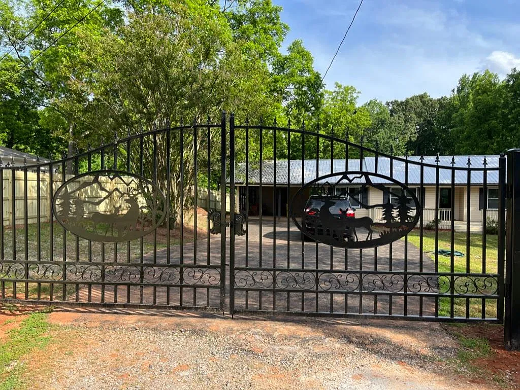 3 bed, 1600 sqft, $3,000 — Photo 3