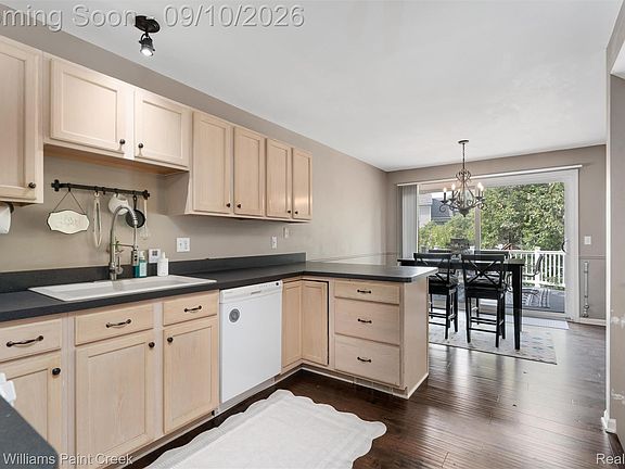 2nd image of 2529 Pine Dr