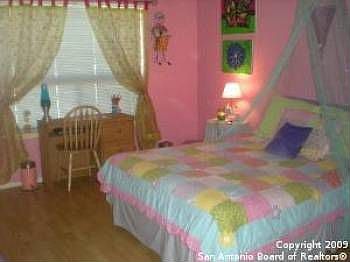 1st image of 422 Amistad Blvd