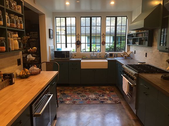 3rd image of 2207 Fern Dell Pl