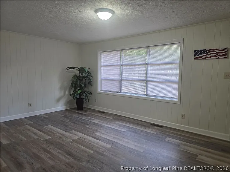 1125 Oakwood St — Photo 9