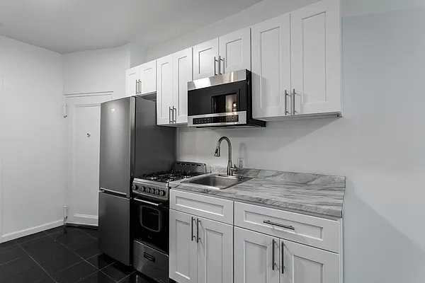 Rented by Bond New York | media 4