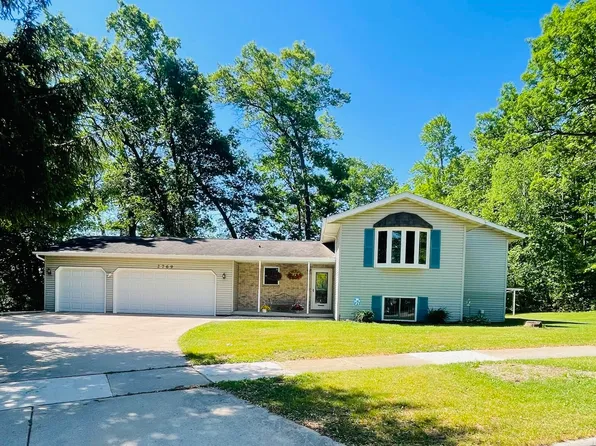 2769 Chief Hill Ln, Green Bay, WI 54313