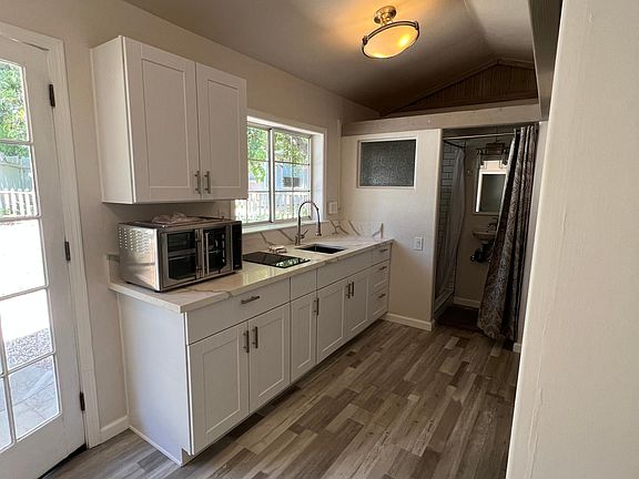 3rd image of 13325 Peninsula Dr #B