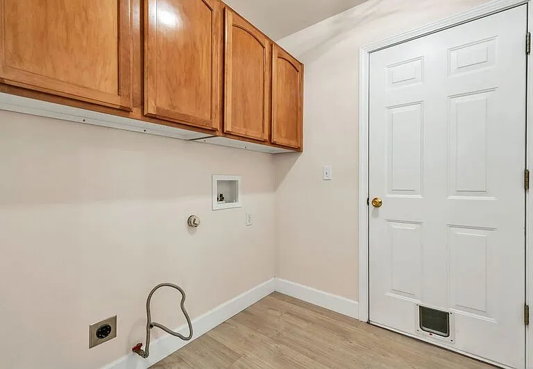 585 Dublin Ave — Photo 17
