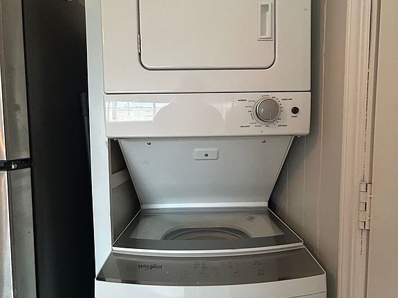 4th image of 969 W Holly St #5