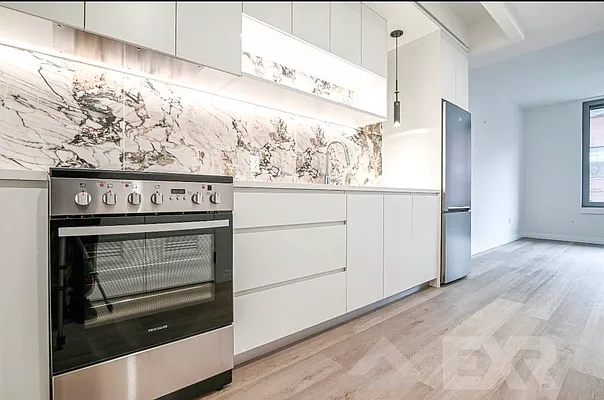 Rented by EXR | media 18