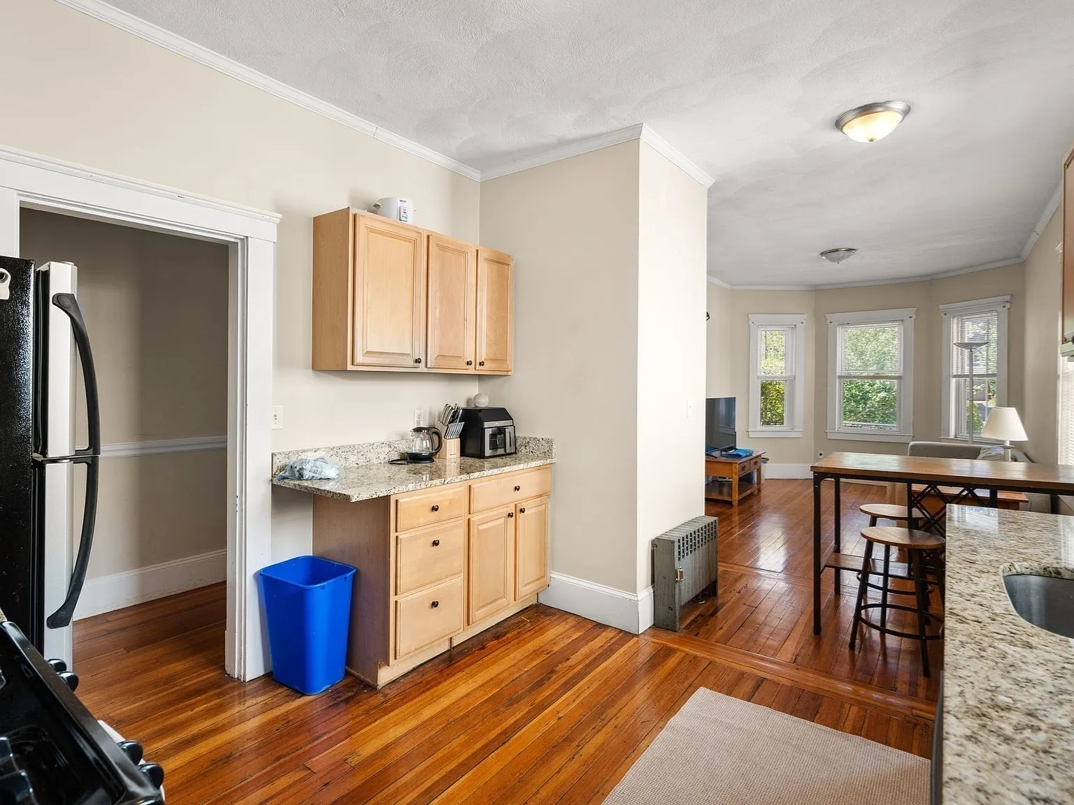 5 bed, $1,000 — Photo 2