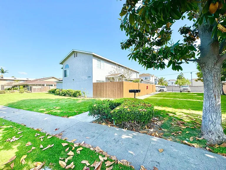 Flower Street Apartments — Photo 5