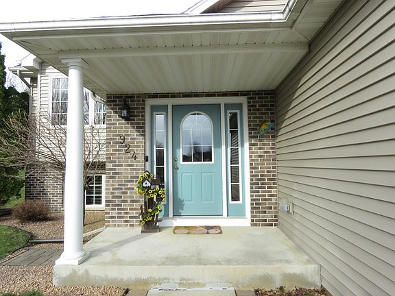 5th image of 924 Balsam Ct NE