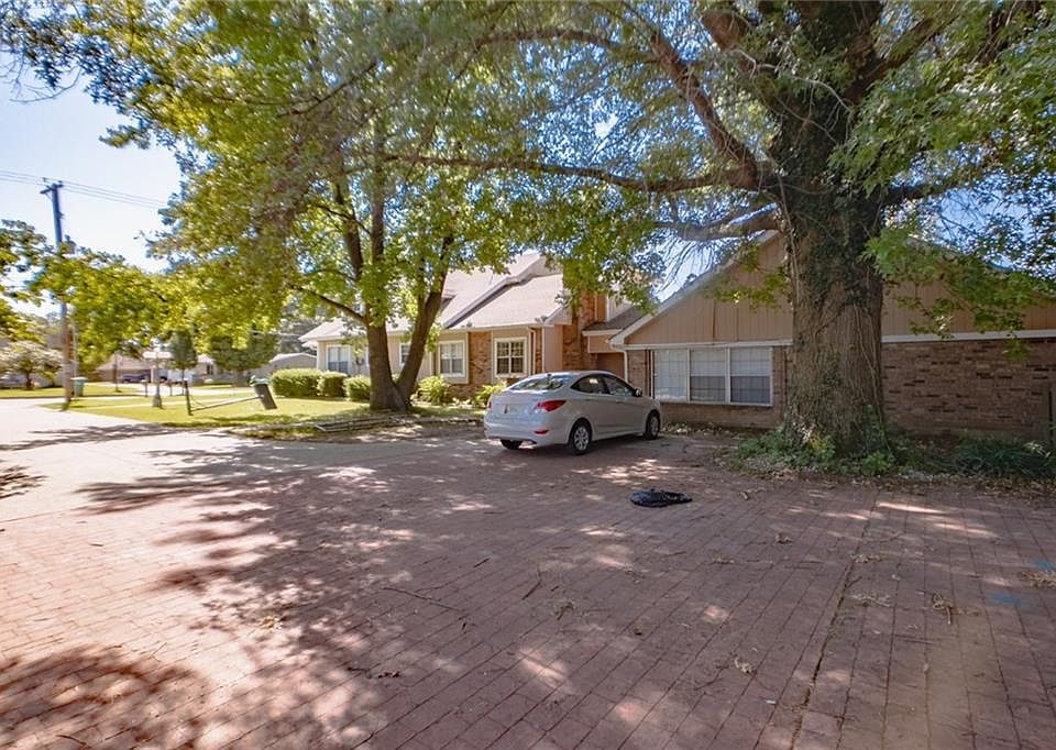 2nd image of 3004 Turner St