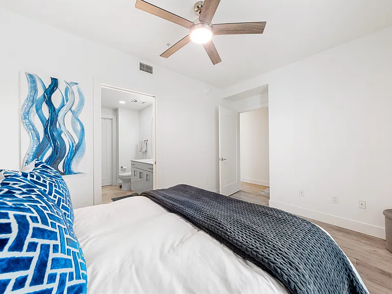 1709 N Tamiami Trl — Photo 13