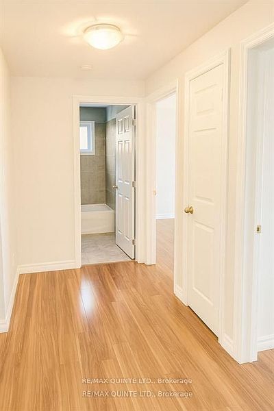 Greater Napanee Apartment for rent - 2 Bedrooms — photo 2