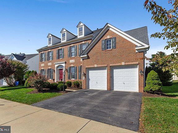 2nd image of 3 Sweetwood Ct