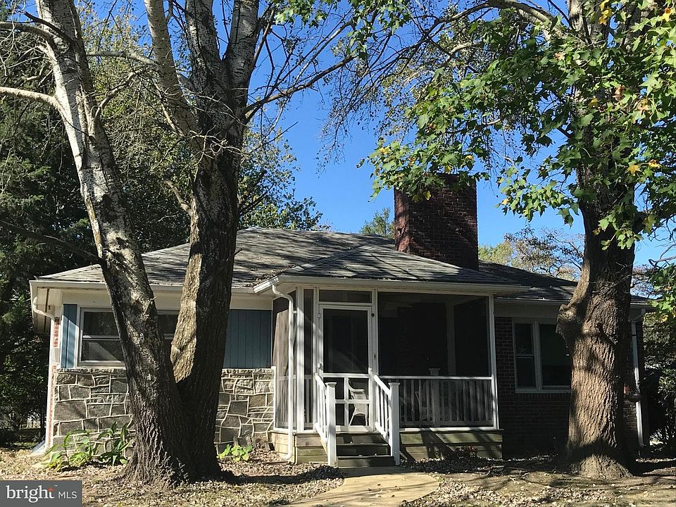 1st image of 64 Sussex Dr