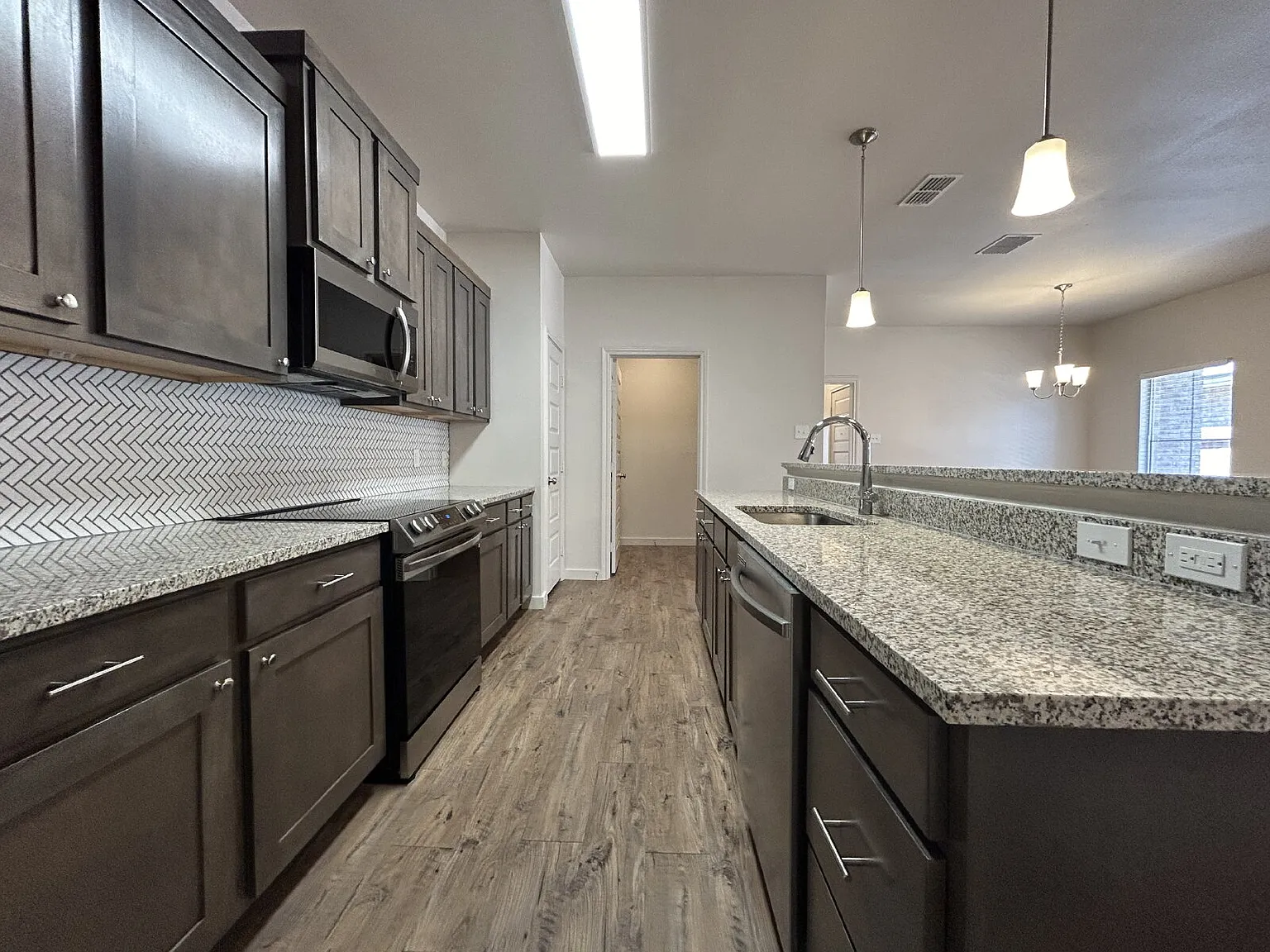 3 bed, 2.0 bath, 1518 sqft, $1,600 — Photo 3