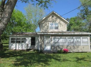 70 Carters Cove Dr, Weems, VA 22576