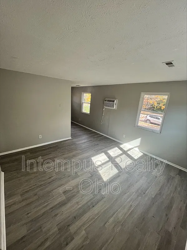 3 bed, 1.0 bath, 912 sqft, $850 — Photo 4
