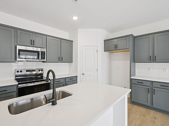 2nd image of 6652 Chillingham Dr #100