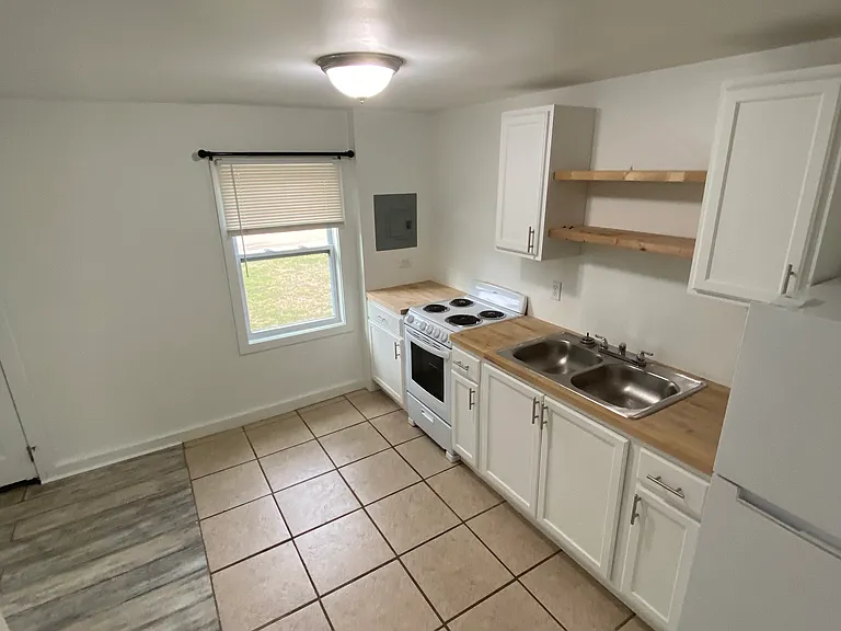 618 N 77th Ave #610 — Photo 4