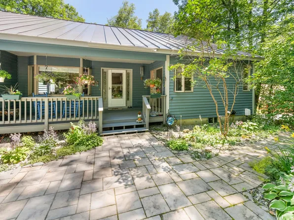 8 Sandy Brae, Grantham, NH 03753