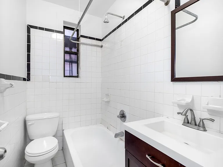 242 Bainbridge St #4 — Photo 6