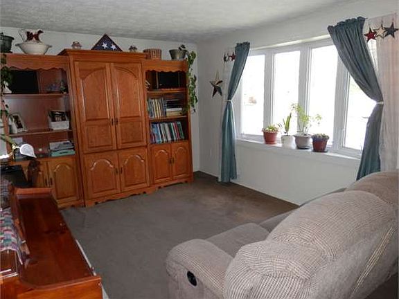 3rd image of 12265 Fox Den Ln
