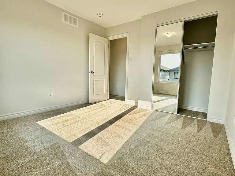 532 Supernova St — Photo 23