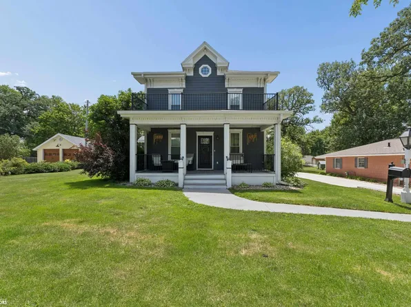 1417 Main Ave, Clear Lake, IA 50428