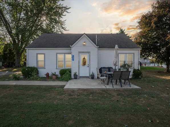 1291 Main St, Manitou Beach, MI 49253