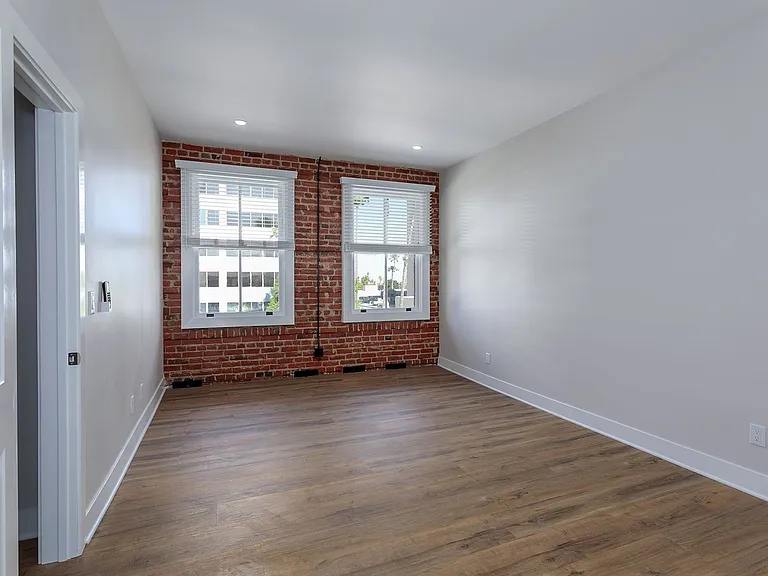 149 S Los Robles Ave — Photo 55