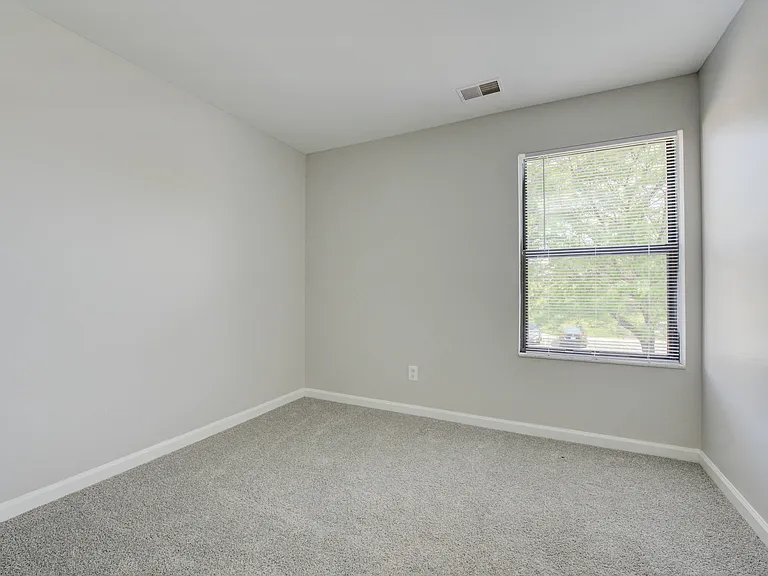 Boulder Pointe Apartments — Photo 23