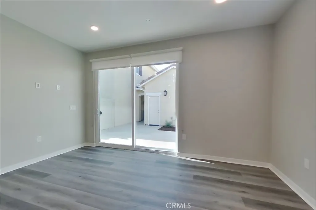 3 bed, 1176 sqft, $3,649 — Photo 3