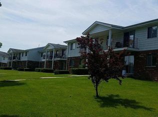 1310 Navajo Ln #108, Waukesha, WI 53186