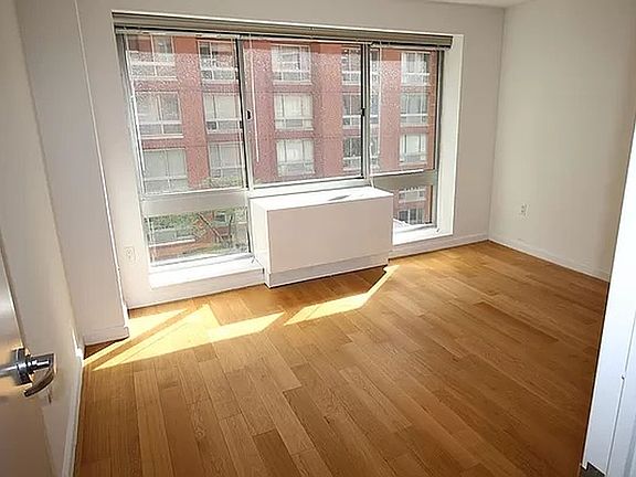 4th image of 555 W 23rd St APT N6a