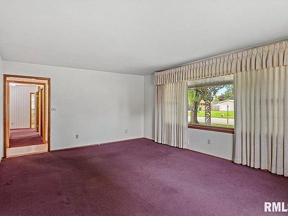 3rd image of 2301 Arrowhead Dr