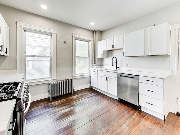 3rd image of 94 Lonsdale St APT 1