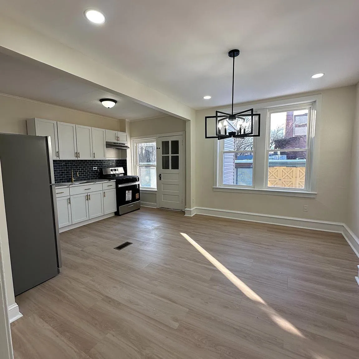 4 bed, 1.5 bath, 1116 sqft, $1,850 — Photo 3