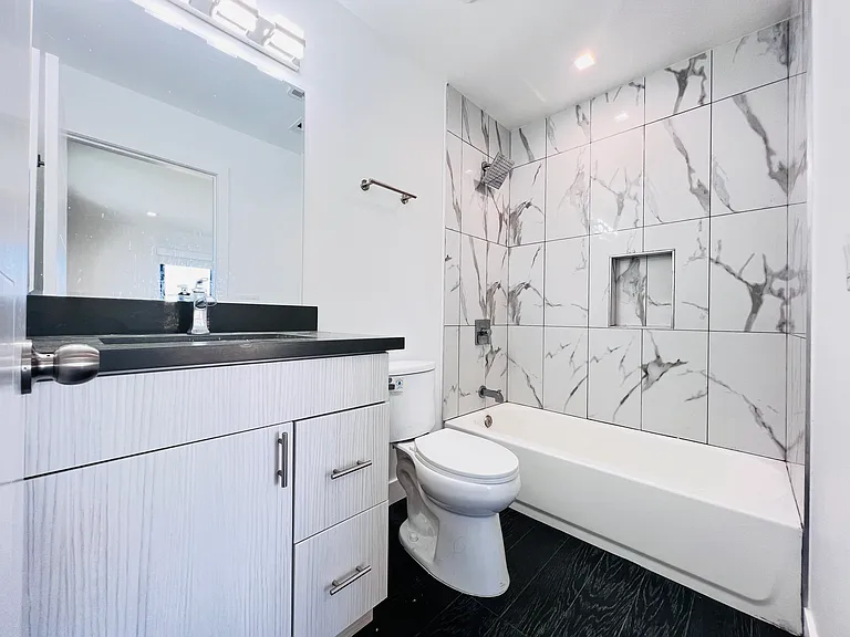 4572 Oakwood Ave — Photo 28